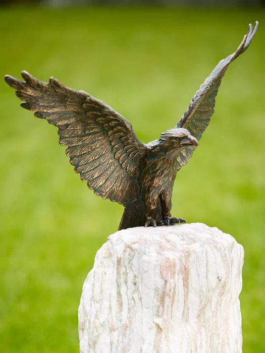 Figur Roter Milan, Flügel Offen auf Säule (Art.88877.1) 2 Figur Roter Milan, Flügel Offen auf Säule (Art.88877.1) – Bild 2